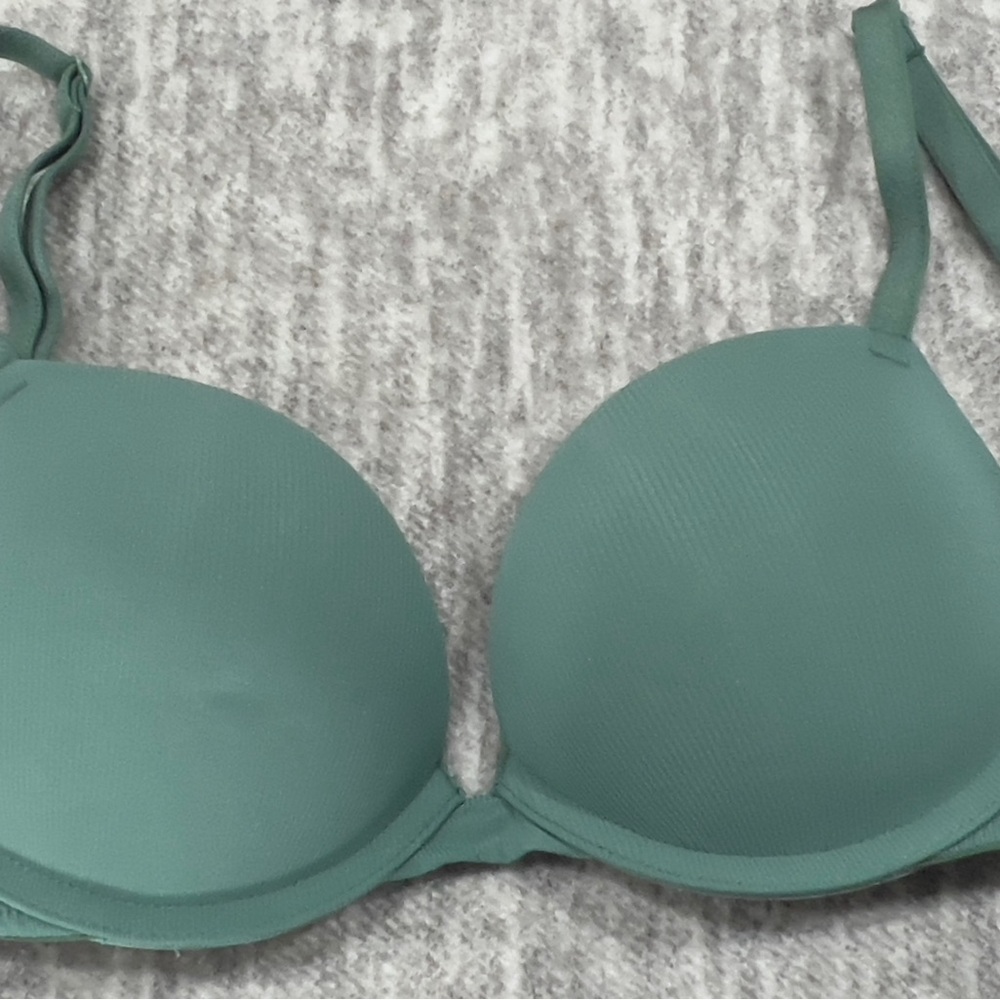PINK Victoria's Secret Green Seamless Push Up Bra